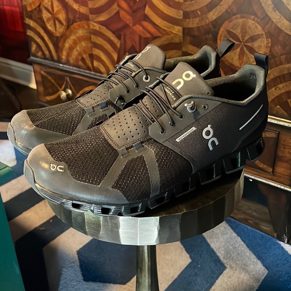 ON Cloud Waterproof Running Shoes (Black/Lunar)(Size 11)